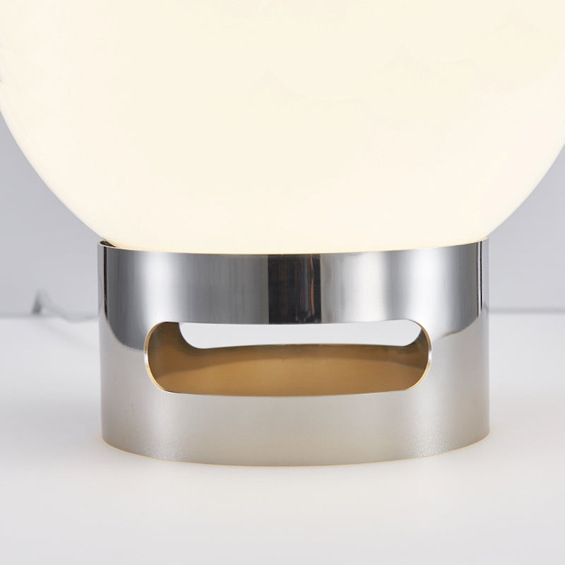 Maison Opale Tischlampe | Französische Bauhaus LED Lampe aus Opalglas