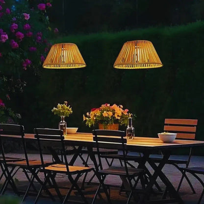 Solavine Laterne | Solarbetriebene Rattan Lampe mit Dämmerungssensor & USB