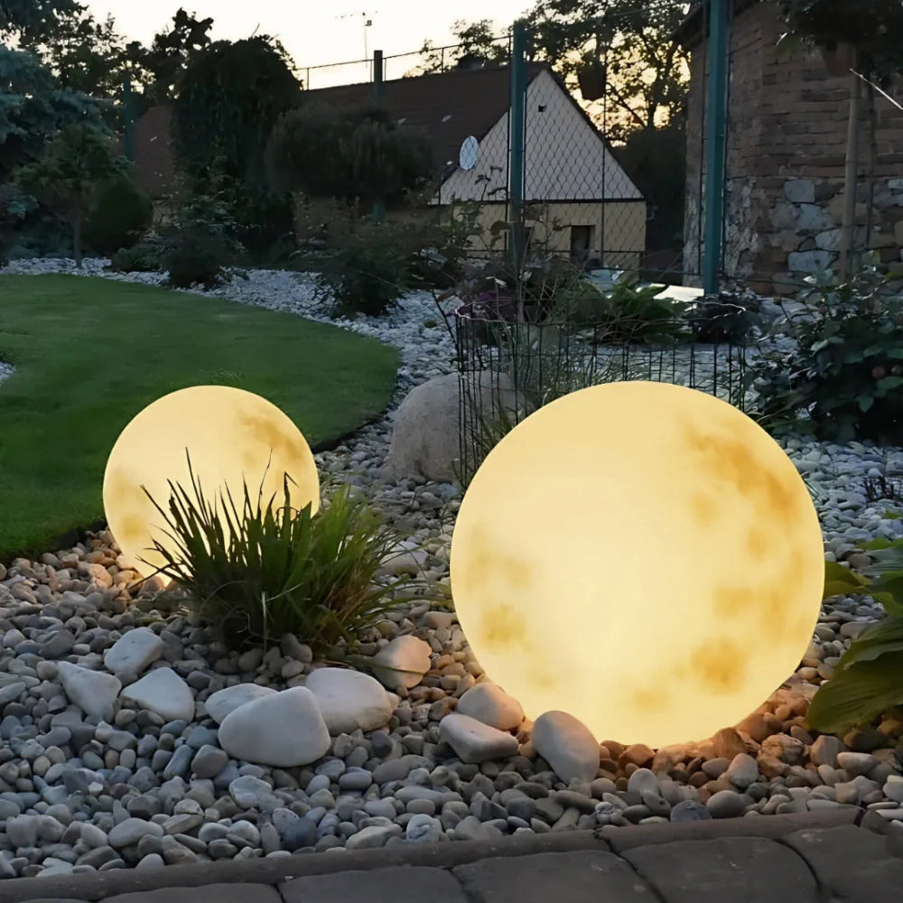LunaGlow Gartenleuchte | Solar LED Mondlampe mit Farbwechsel & USB Ladefunktion