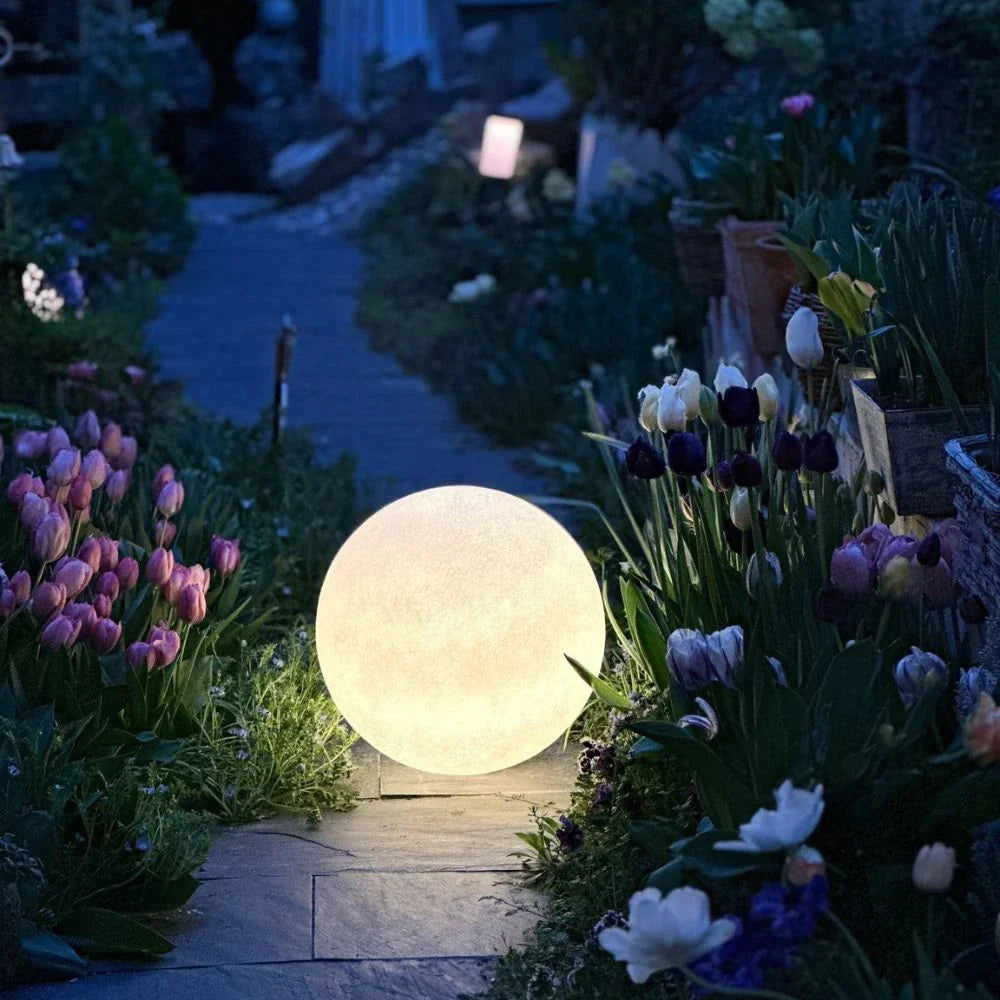 LunaGlow Gartenleuchte | Solar LED Mondlampe mit Farbwechsel & USB Ladefunktion
