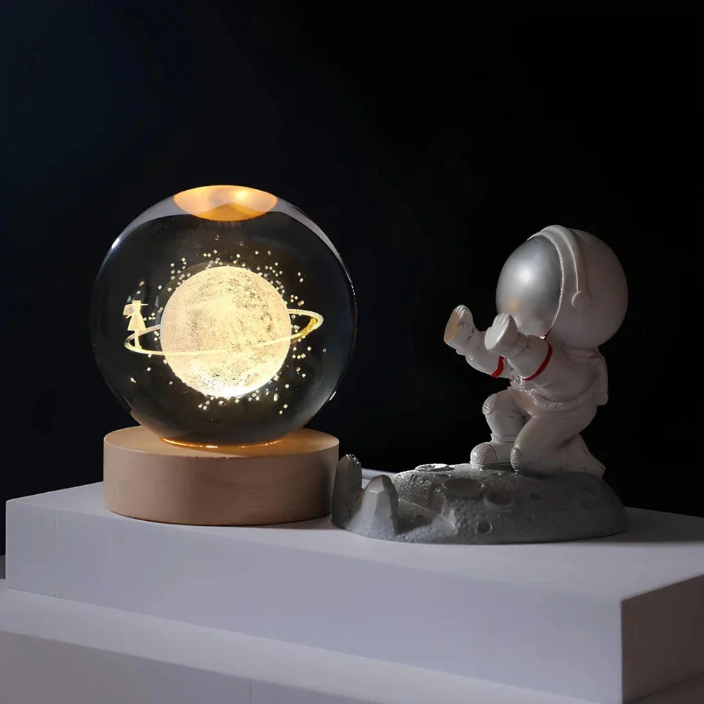 Celestara Kristall Lampe | 3D Planetenlampe mit LED & Holzsockel