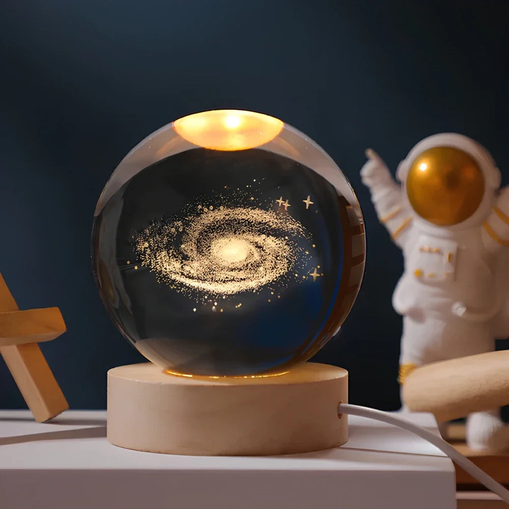 Celestara Kristall Lampe | 3D Planetenlampe mit LED & Holzsockel
