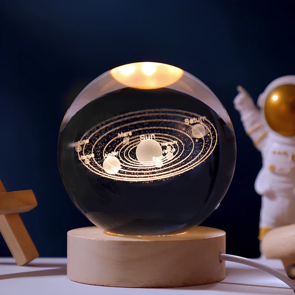 Celestara Kristall Lampe | 3D Planetenlampe mit LED & Holzsockel