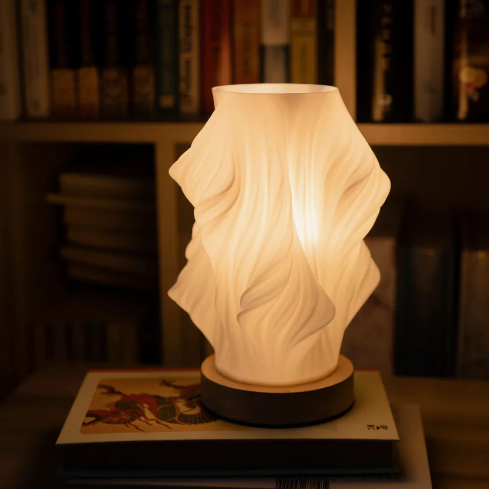 AuroraWave Tischlampe | Moderne LED Lampe aus Holz