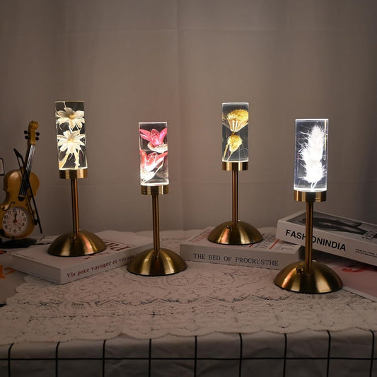 Fleuris Tischlampe | LED Designlampe mit echten Blumen & Akku