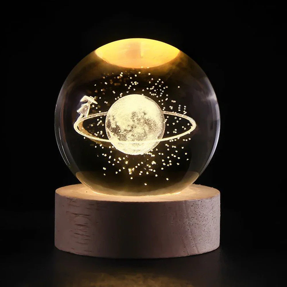 Celestara Kristall Lampe | 3D Planetenlampe mit LED & Holzsockel