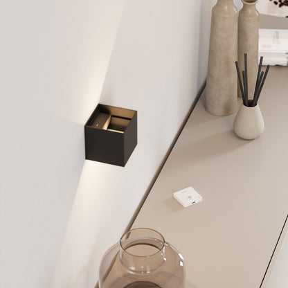 Applique Murale Kyroven | LED 6W 2700K Dimmable | IP54 Filaire / Batterie à Volets 4 Directions