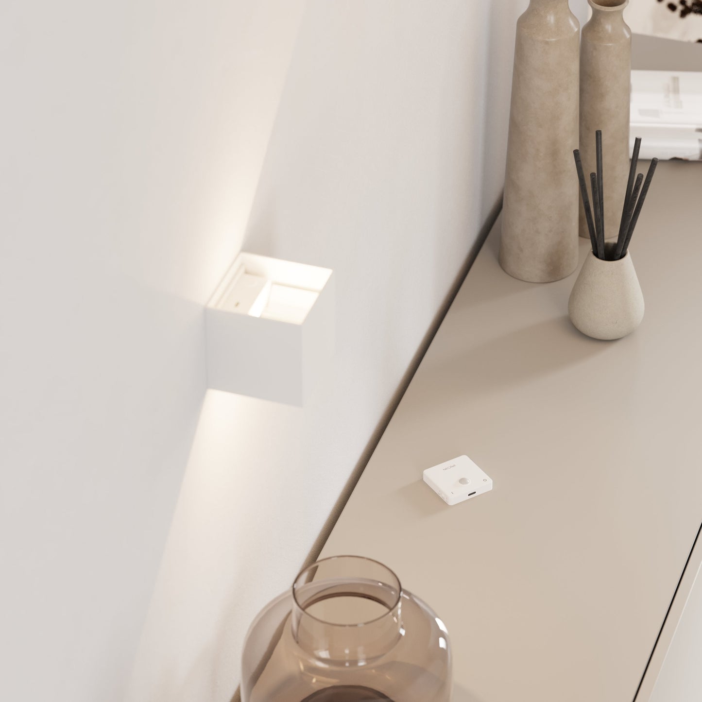 Applique Murale Kyroven | LED 6W 2700K Dimmable | IP54 Filaire / Batterie à Volets 4 Directions