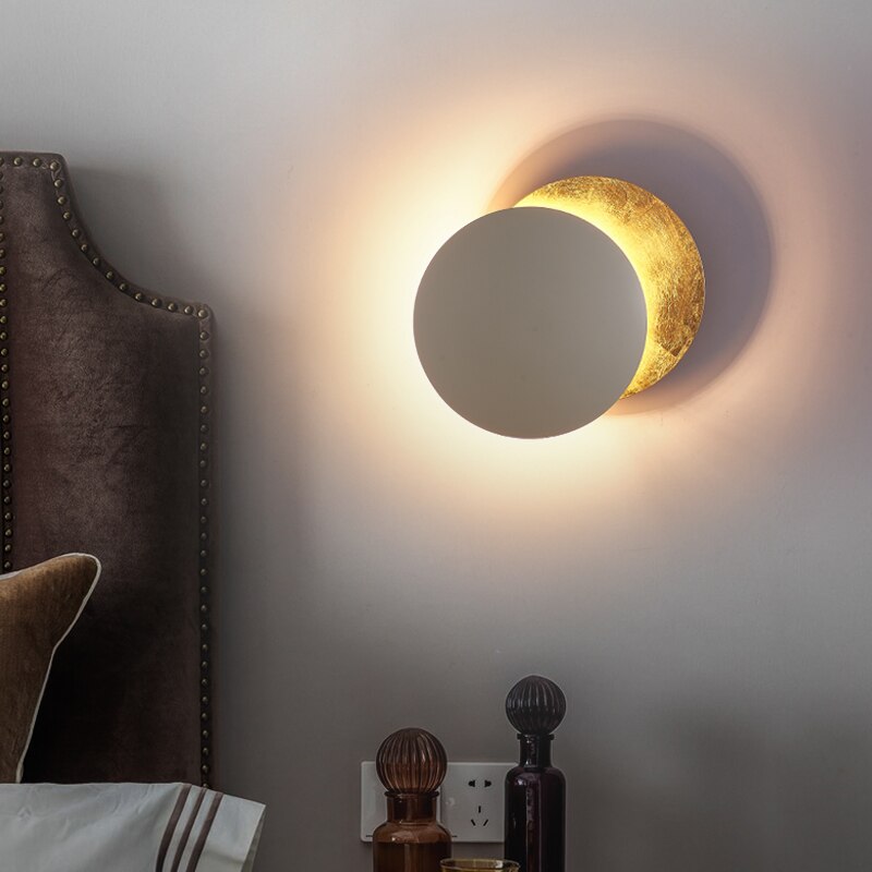 Solvéra Wandleuchte | Sonnenfinsternis-Design mit goldener Eleganz