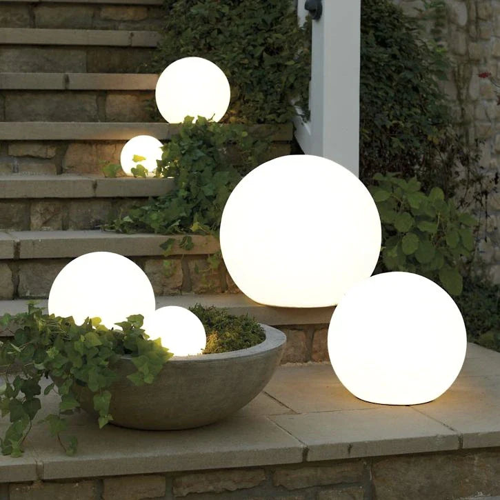 LunaSphere Gartenleuchte | LED Kugel Licht mit Farbwechsel & Fernbedienung