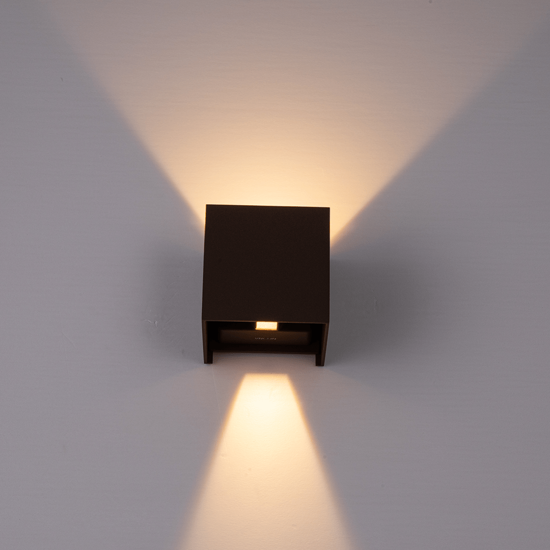 Applique Murale Kyroven | LED 6W 2700K Dimmable | IP54 Filaire / Batterie à Volets 4 Directions