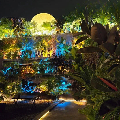 LunaGlow Gartenleuchte | Solar LED Mondlampe mit Farbwechsel & USB Ladefunktion